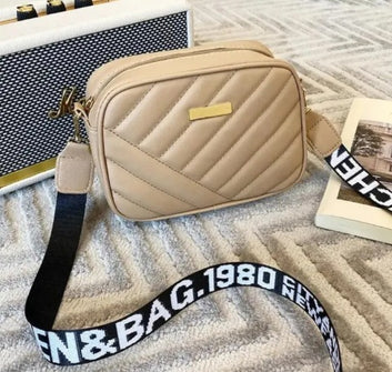 Stylish PU Leather Handbags for Women – Spacious, Trendy, Versatile Design.